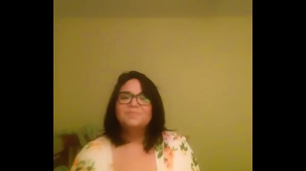 BBW exposes her body